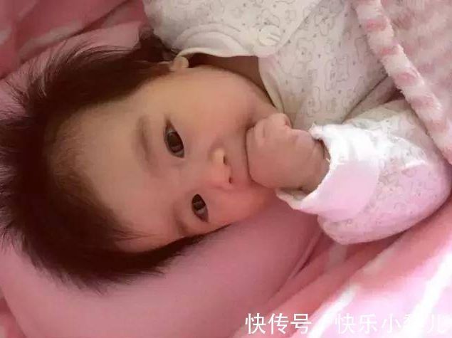 长牙|宝宝的“吃手”爱好不能任其发展,家长不及时干涉,会引起麻烦事