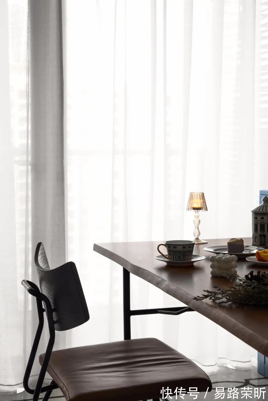 住所|把屋主中意的颜色通通搬到家中,塑造出一个时尚又颇具复古气息的高级感住所