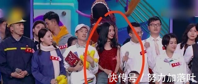 原来伍珂玥和单依纯都参加过《我想和你唱》，当时伍珂玥叫伍翠华