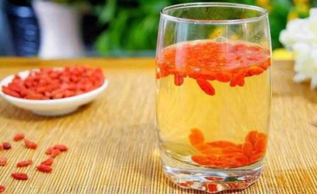 泡酒|还在用枸杞泡水喝?枸杞的这几种吃法,效果可能会翻倍
