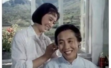 《喜盈门》业余作者导演首秀,城里人扮演强英,拍摄中给猪打麻药