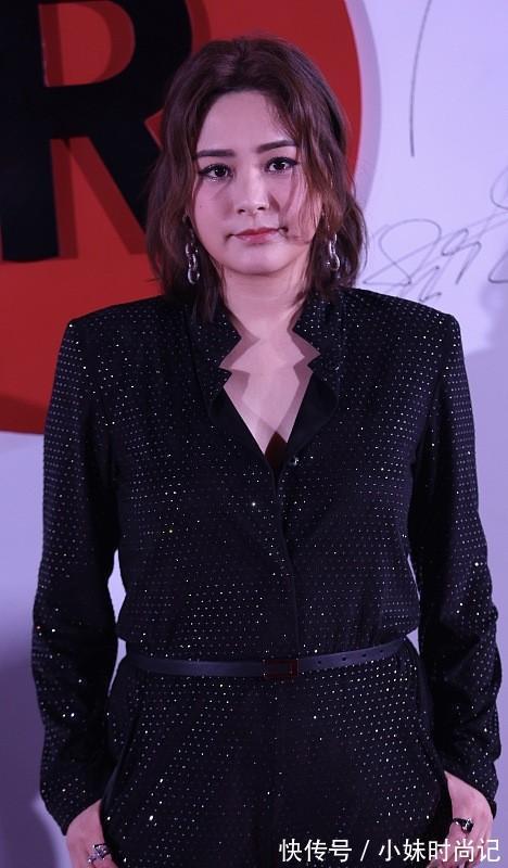 服饰|阿娇真的胖好多,不过穿黑色连体衣还挺有型,看起来气势很强