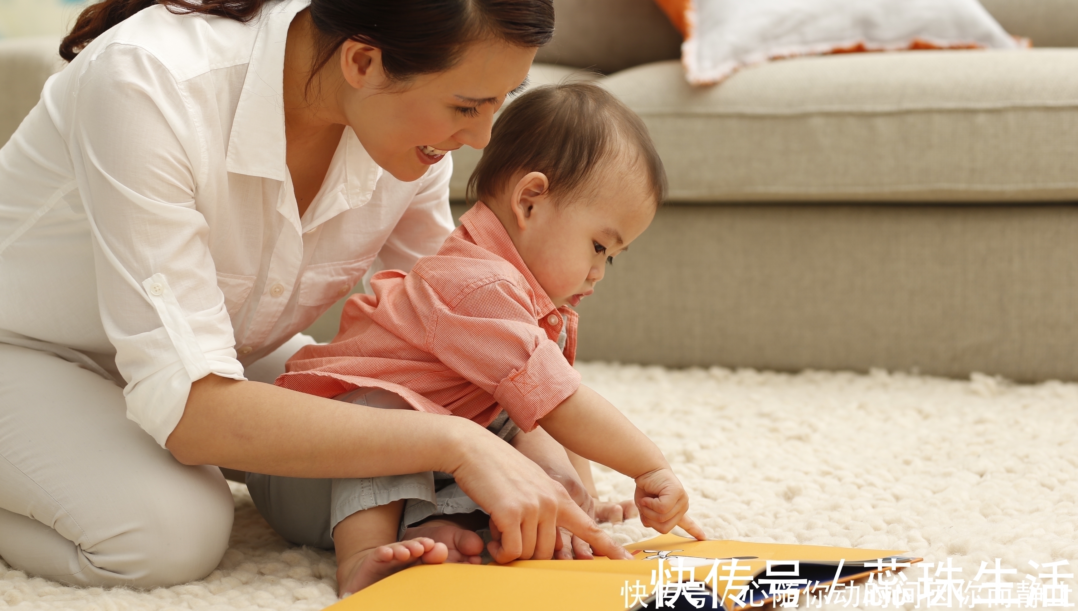 大脑|如何训练宝宝爬行?妈妈按照以下步骤来,不愁宝宝学不会