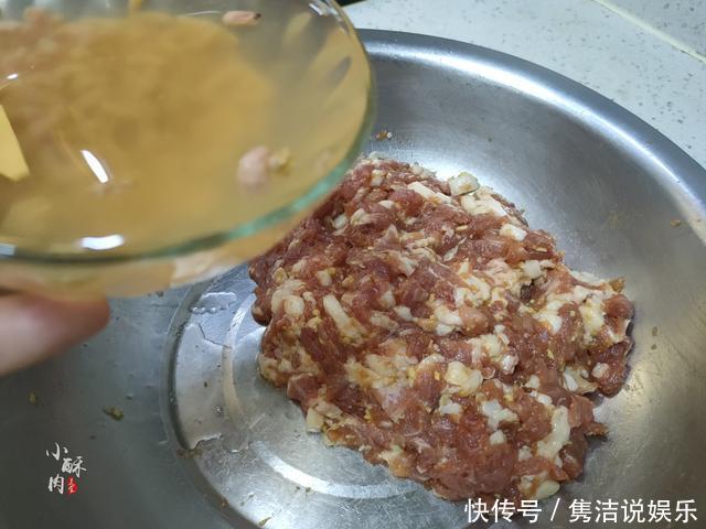 饺子想要好吃,调馅是关键,饺子店老板教你调馅技巧,鲜嫩多汁