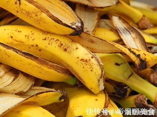 植物|养花人惯用4种“宝贝”，盆里加一点，肥力足不烧根，花开爆满盆