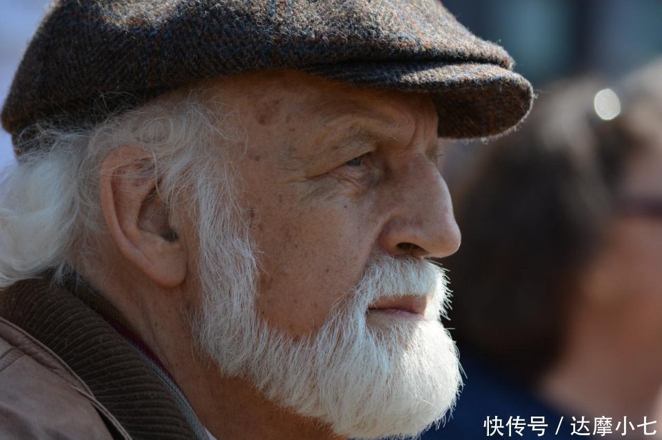 血管堵塞易脑梗？晚上坚持“5件事”，不给健康