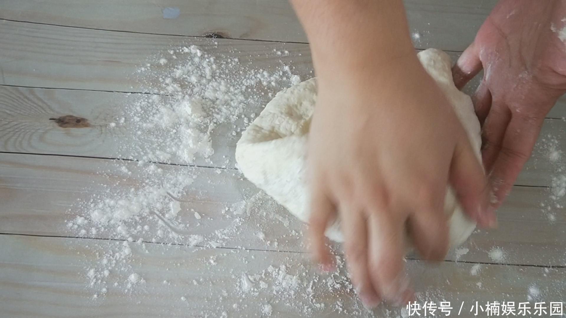 早餐饼又出新做法，比包子馒头都好吃，我家一周吃三次，太香了