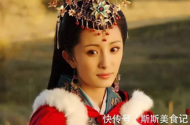 貂蝉&秀才出上联:“抱西施,遇昭君,问貂蝉,想贵妃”,下联很有水平