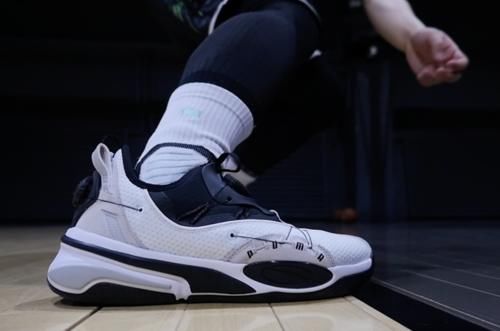 WEN鞋评-实战｜球鞋里最帅的 潮鞋里性能最好的选择！Double DISC确实又帅又能打