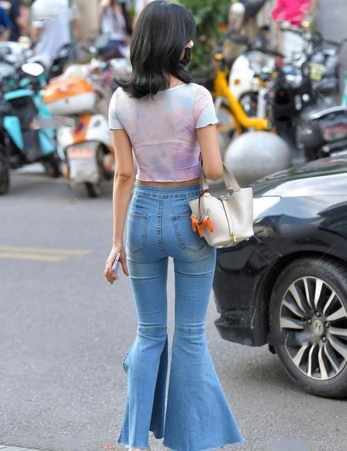 牛仔裤 试试“阔腿牛仔裤”吧,清爽简约又时尚,搭配抹胸性感迷人