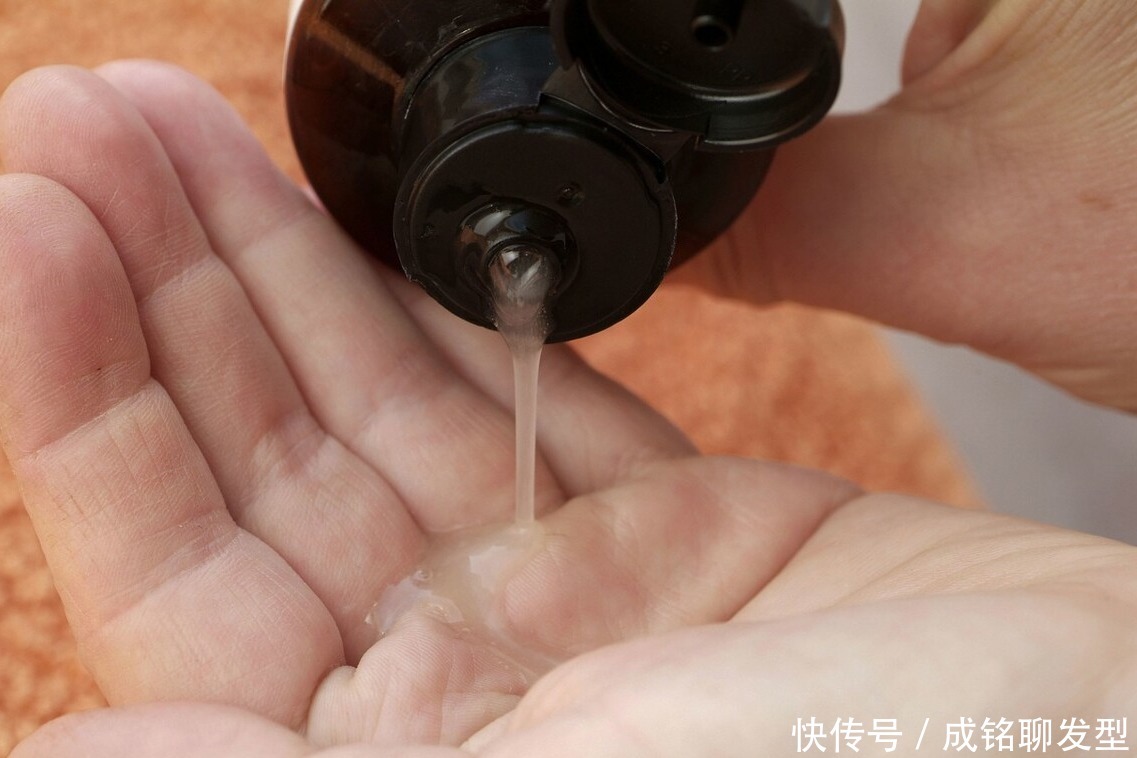 洗发水“固定”一款,还是几款“轮流”用好?怎么用主要看你头皮