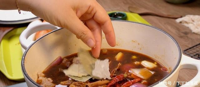 秘制红烧牛肉面，一碗端到你面前，顿时饥肠辘辘了