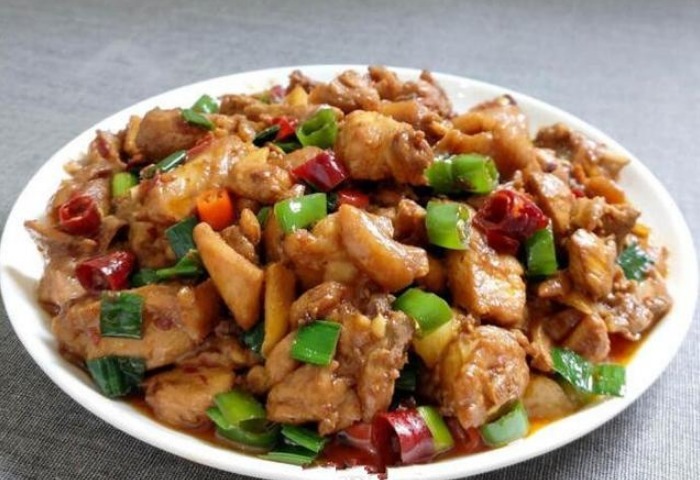 家人赞不绝口的家常菜,好吃不贵,香味四溢,吃一次就上瘾