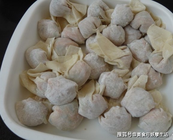 馄饨汤这样调！只需3样打底，用开水随便一冲，比排骨汤还好喝