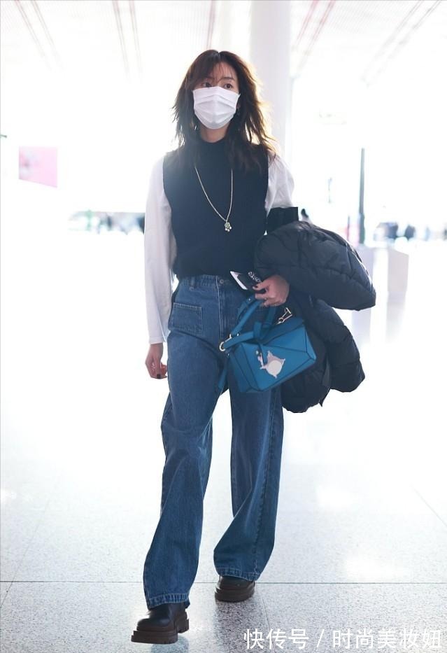 毛大衣|刘雯真是“时髦精”的模板,穿毛大衣叠穿卫衣,满满的国际范