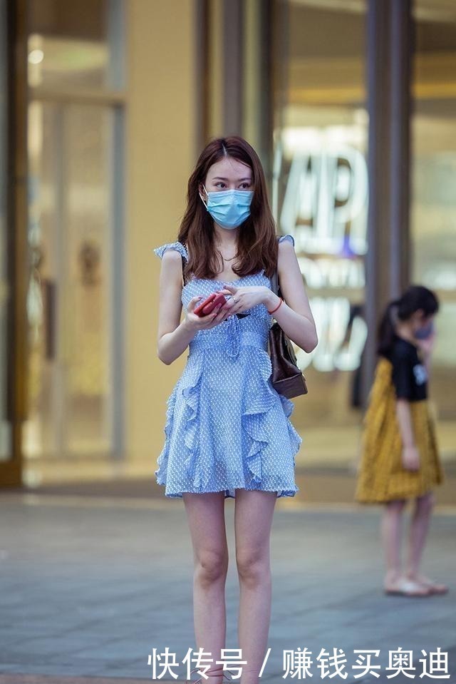 牛仔裤|连衣裙展现休闲的慵懒气息,彰显个性气质造型,又着感舒适随意