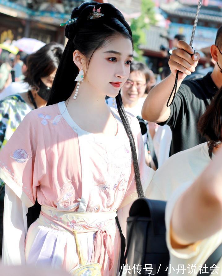 節目|《萌探探探案》播出后,又一推理類綜藝開錄關曉彤是唯一的女MC