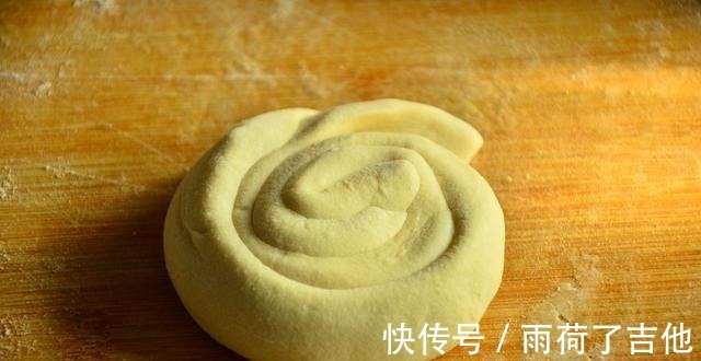 酱香|花生酱千层小饼,做法简单,酱香浓郁,酥脆可口,当做早餐刚刚好!