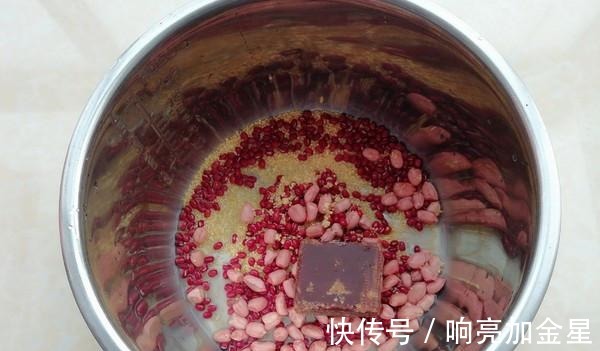 夏天|夏天,这粥记得别错过,做法特简单,暖胃健脾,营养好消化!