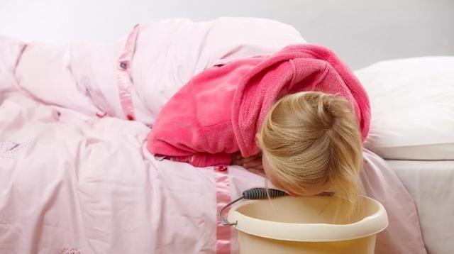 珠子|孩子狂喊肚子痛,并吐出无数绿色液体,检查结果让医生大惊失色