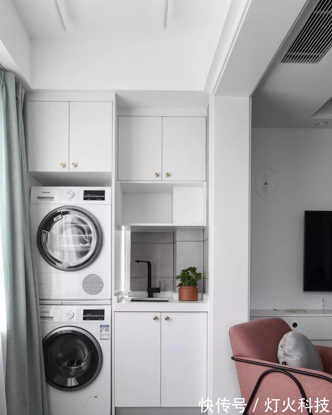 洗衣柜|阳台上的洗衣柜这样设计,不仅美观实用,还能多出一个洗漱台!