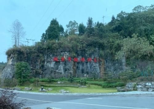 景区|矮寨奇观景区，有百年公路千年苗寨，更有被评为世界最美的大桥！