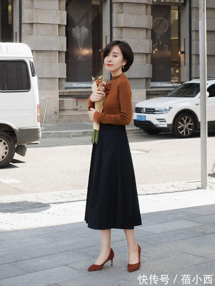 半身裙|3、40岁的女人穿半身裙,上装搭配什么才优雅?这样穿打造好气质