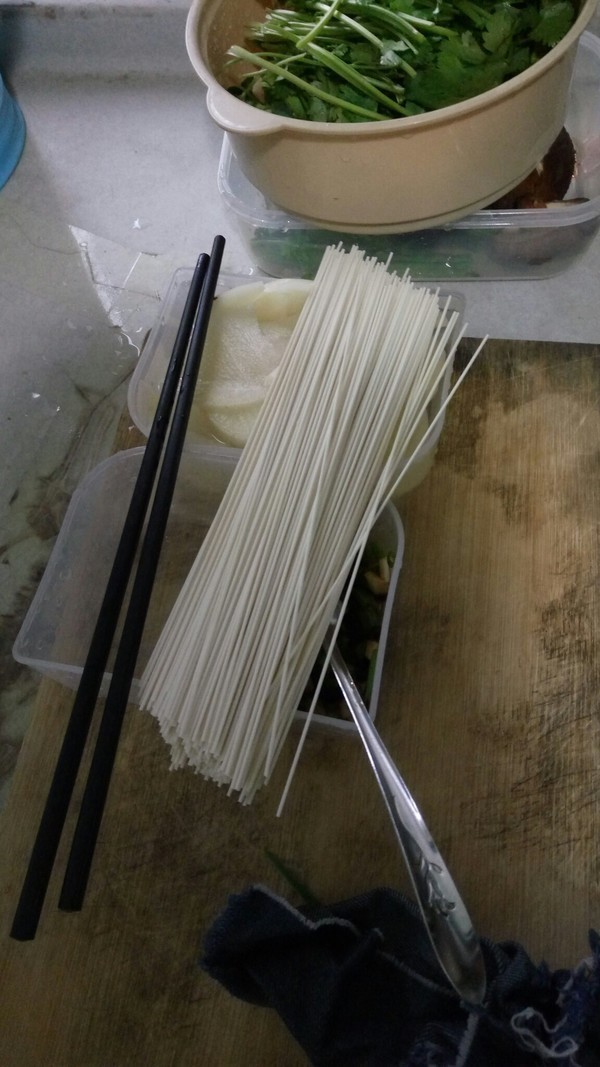 服务员|一家6口去吃火锅,只要锅底还吃了2小时,结账时服务员发现问题