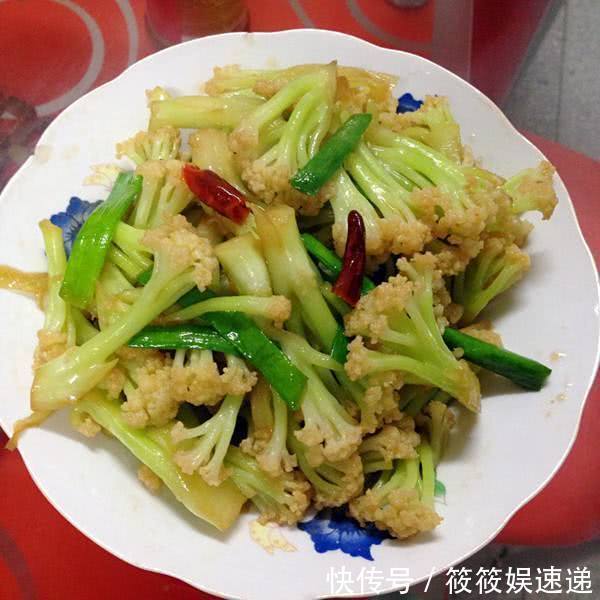 炒花菜时不要急着焯水，大厨教你一招，炒出来的菜鲜香味美！