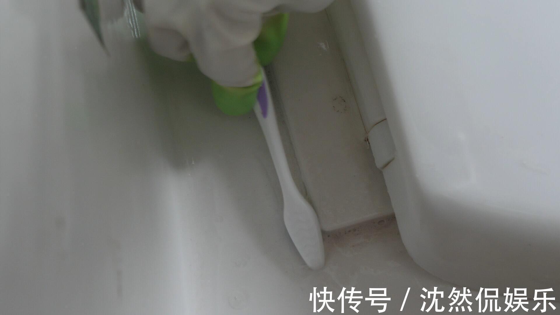 污渍|马桶黄渍又脏又臭，教您一个小窍门，不仅擦得干净，还不会有臭味