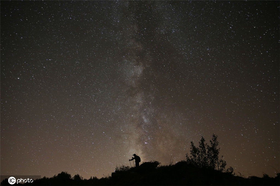 土耳其|美如画卷！土耳其内姆鲁特火山口湖上空星光璀璨