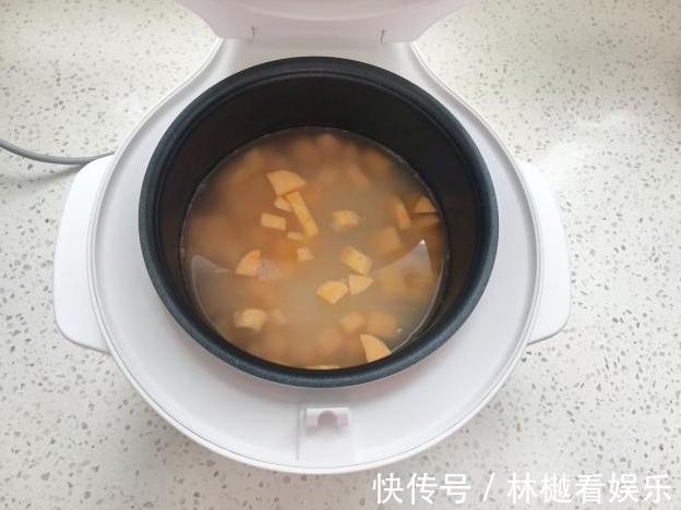 蒸米饭别太单调了，放个地瓜软糯香甜，营养健康吃出新花样