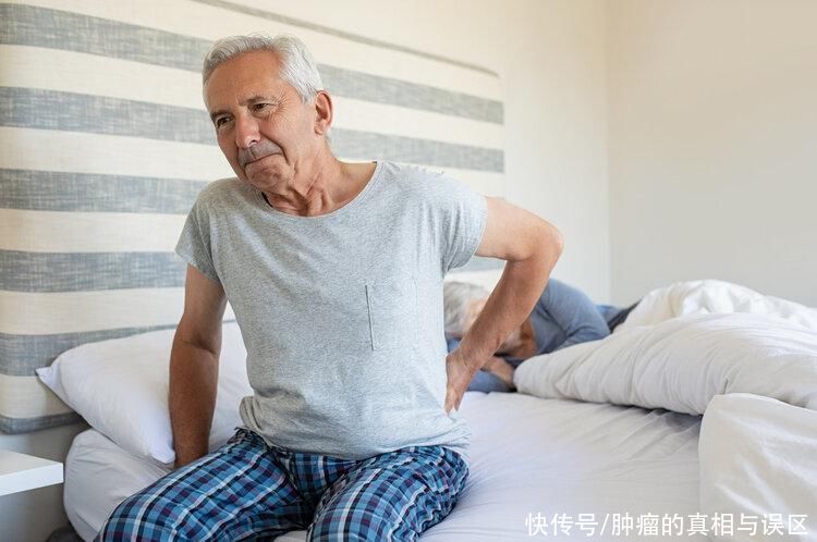 中老年男性腰痛别大意，或是癌症预警信号，及时诊断很重要