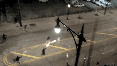 |搞笑GIF:妹子 你这套衣服不错 是你自己做的吧