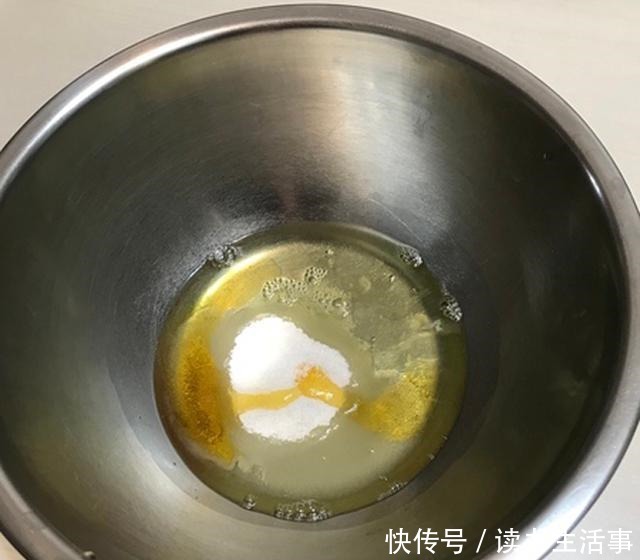 这款费南雪蛋糕，材料简单容易上手，香味浓郁，外焦内软，很好吃