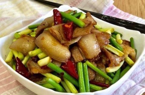 美食推荐：红油拌腐皮菜卷，家常回锅肉，凉拌三丝，西芹炝鱿鱼的做法