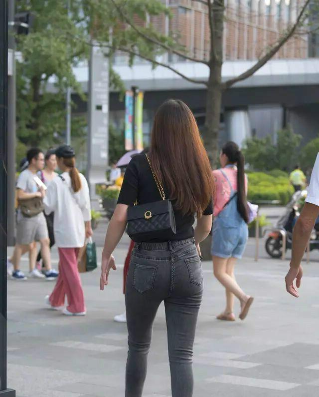 瑜伽裤|时髦个性的瑜伽裤显得优雅大气，分外展示时髦气质，减龄美丽