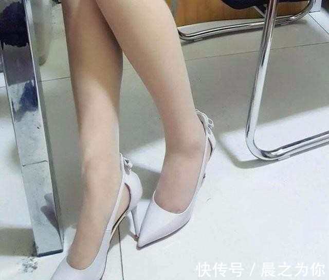 西服套装","m":"ef84e88bb0756a3ec073e6bd2d39df20b3f6e00d","nlabel":"stat_755443141:zm.news.so.com:5Z+O5biCVmlzaW9u,pageType_zmt,glevel_3","ntag":"tfashion;sfashion_时尚;kfashion_1:穿搭;kfashion_1:高级灰;kfashion_1:套装;c