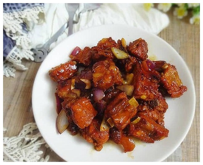 做排骨有讲究,开头放错水味道就差一半,网友难怪放嘴里咬不动