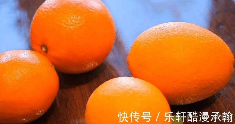 买橙子看一个明显位置,放心挑到肉多香甜的橙子,分享技巧快来看