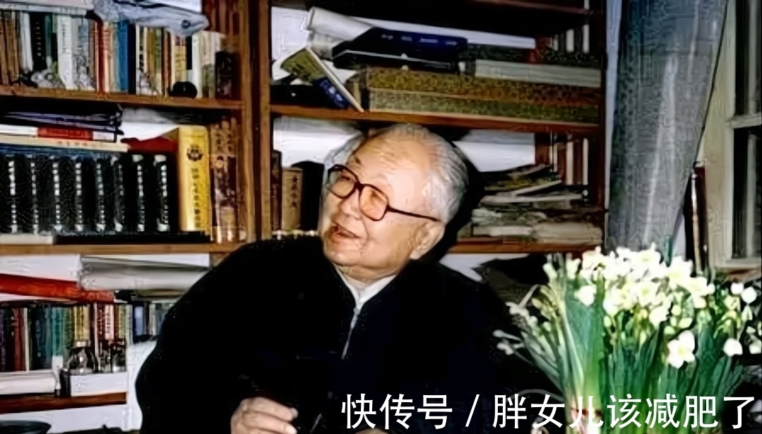 启功先生&书法大师启功先生的书房是怎样的？书画和典籍浩如烟海，还有玩具