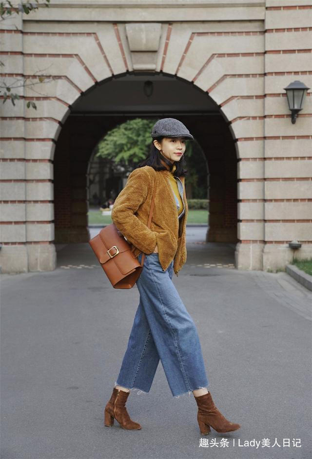 羊剪绒 42岁女人冬天穿衣不能太随意,大衣牛仔裤阔腿裤羊羔绒,好显气质
