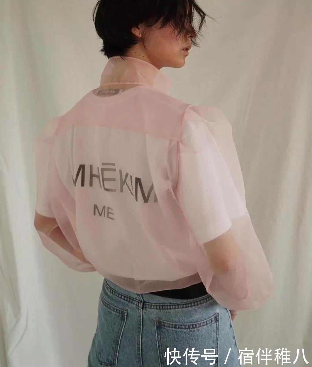 最近火了一种穿法,叫“1+1叠穿”,防晒清爽又洋气,明星都爱穿