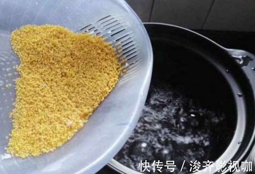米油|小米粥,冷水下米还是水开下米很多人错,难怪不黏不香,没米油