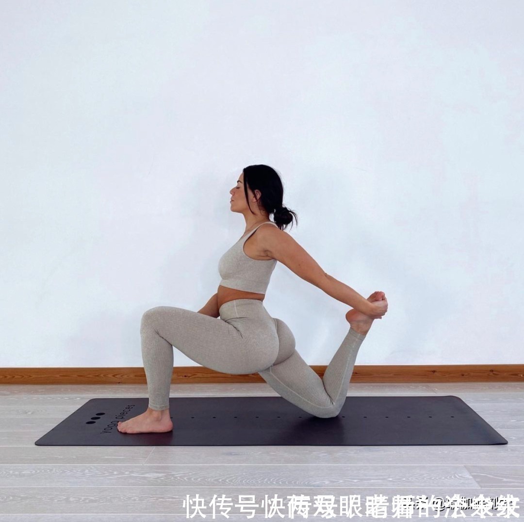 动作|女性40岁后，睡前常练这9个瑜伽动作，由内到外变年轻