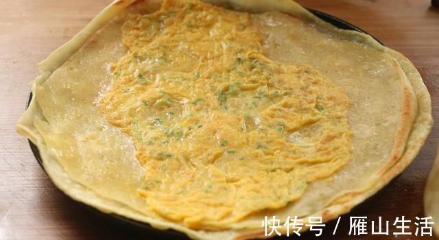 鸡蛋饼|比手抓饼简单,比油条健康,简单易做,早餐吃太好了,家人都爱吃