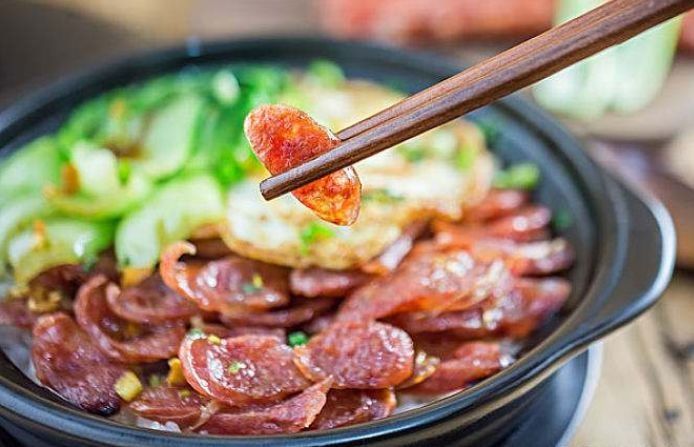 冬天吃腊肠，试试这4种做法，个个都好吃，换着吃不腻，快来学