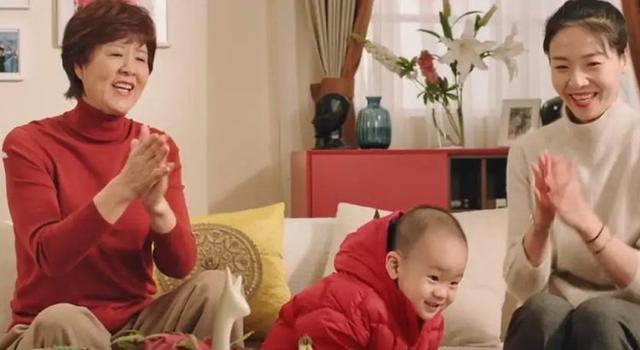 主教练|可爱孙子登门拜访!女排主帅祖孙同堂满脸笑容,小孙子太会来事了