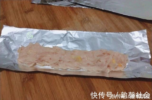 香肠别买了,在家自己做,不用肠衣不用模具,鲜嫩弹牙,孩子爱吃