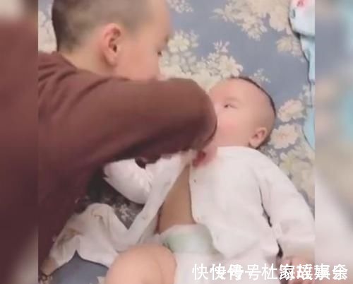 大耳朵图图|大宝给二宝耐心换衣服,接下来的一个举动暖化人心:满脸都是宠溺